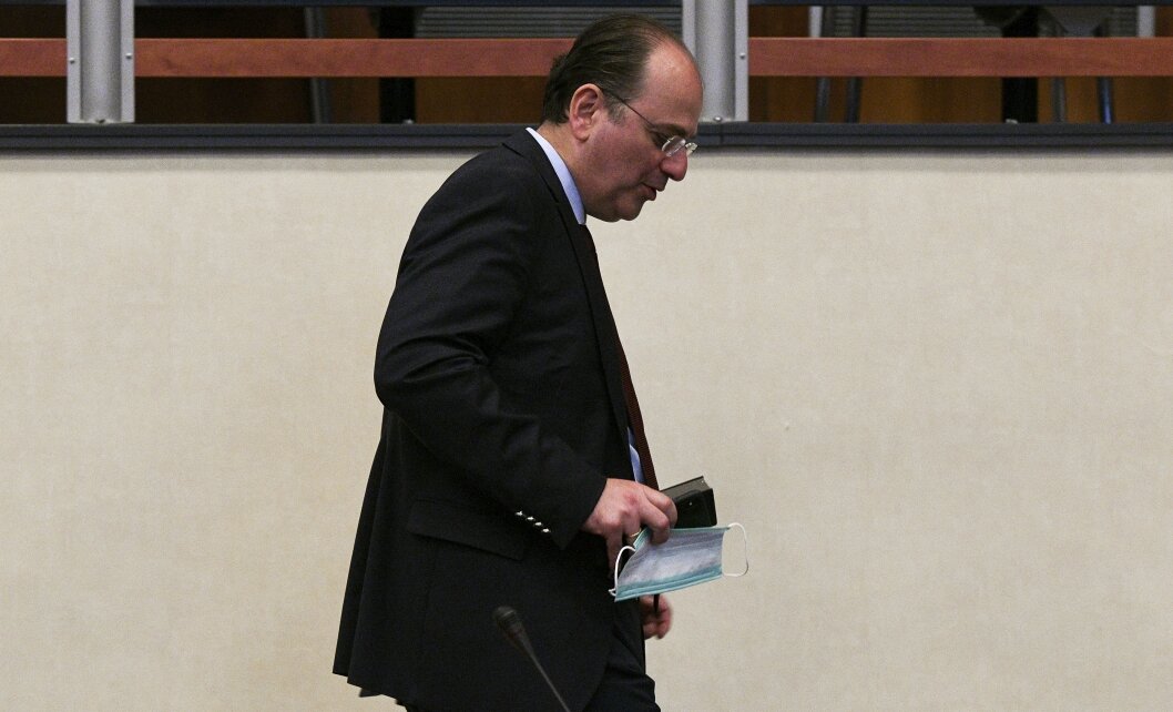Παραιτηθηκε απο υφυπουργοσ ο Μακαριοσ λαζαριδησ - τι ποσο πρεπει να επιστρεψει το δημοσιο