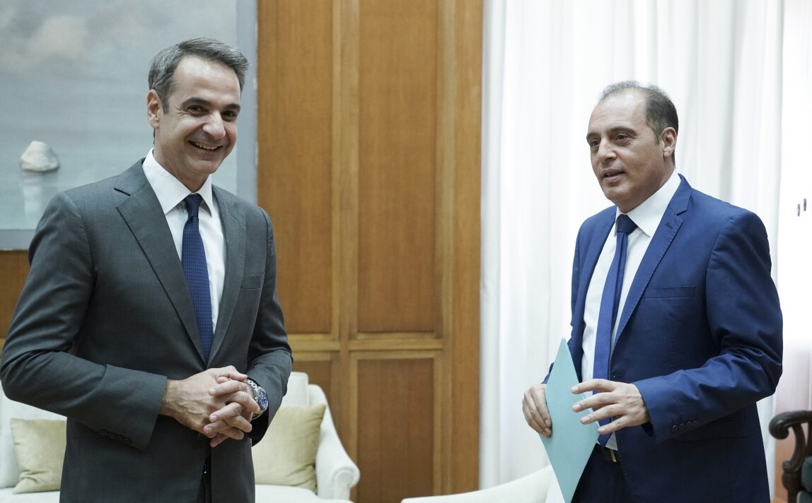 Τα χέρια βοηθείας της Ελληνικής Λύσης στην Ελληνική Κυβέρνηση και τα σενάρια κυβερνητικής συνεργασίας