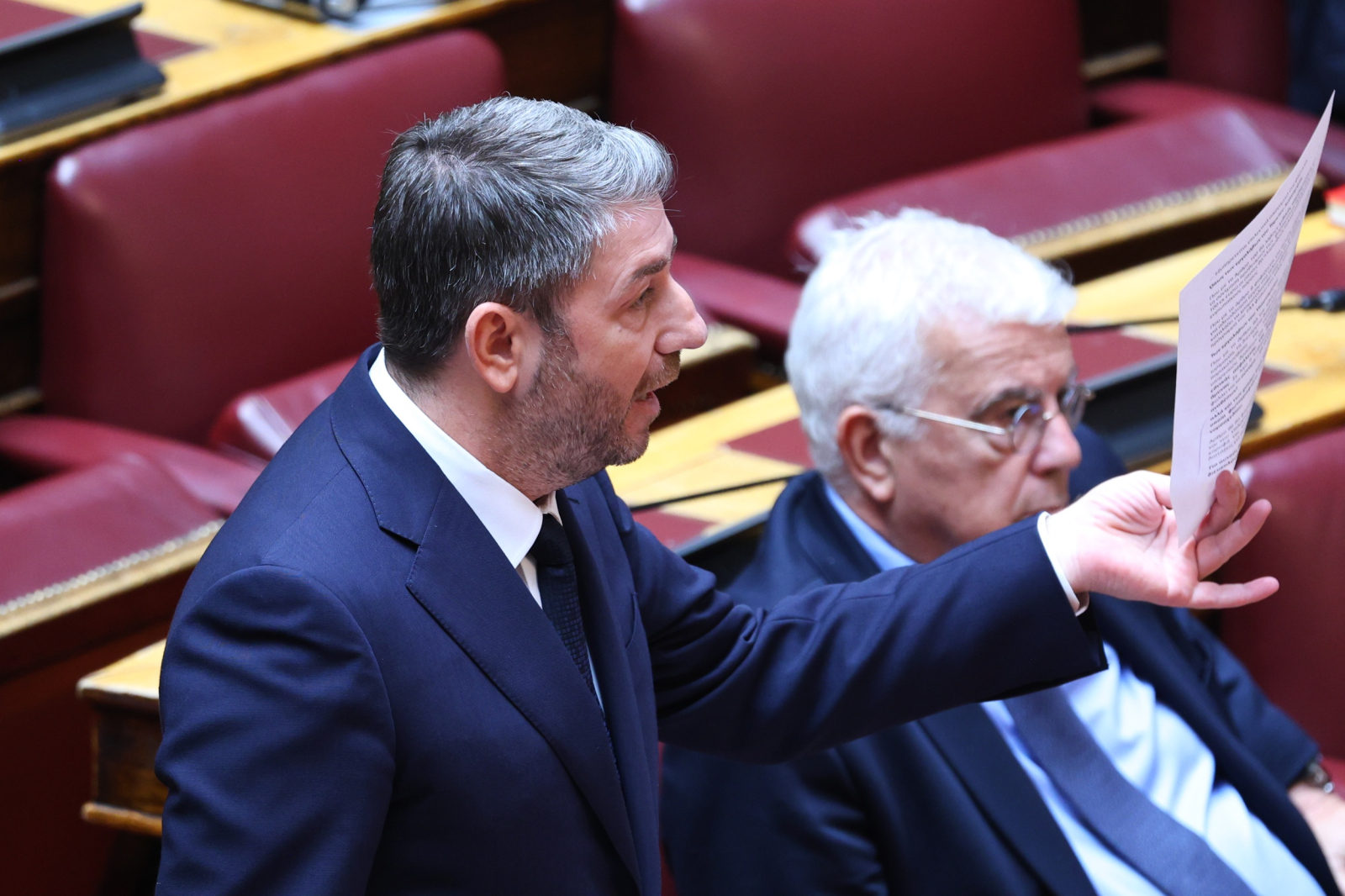 Ο Νίκος Ανδρουλάκης αποδομεί την κυβερνητική υποκρισία και τα επικοινωνιακά τεχνάσματα στις πλάτες των δανειοληπτών