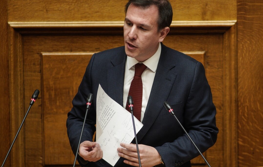 O Δουδωνής ζήτησε να αποχωρήσει ο Φλωρίδης από τη συζήτηση για τη Συνταγματική Αναθεώρηση: «Δες πώς κατάντησες το κόμμα σου» απάντησε ο υπ. Δικαιοσύνης