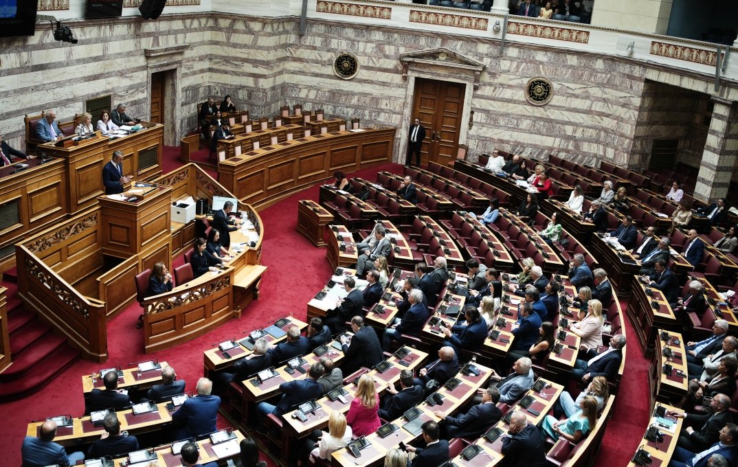 Συνταγματική Αναθεώρηση: Πέρασαν οι προτάσεις της ΝΔ, ραντεβού στην αναθεωρητική Βουλή για τις 180 ψήφους – Τα “ναι” και τα “όχι” των κομμάτων στη 2η κάλπη