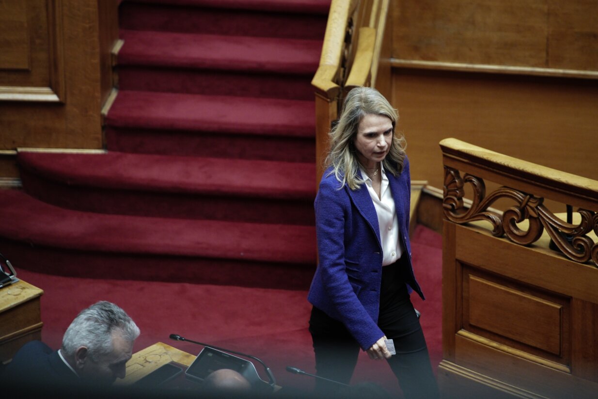 Αποστολάκη: Δεν απαιτείται ευρωπαϊκή άδεια για μείωση του ΕΦΚ που παραμένει πάνω από το ευρωπαϊκό ελάχιστο όριο
