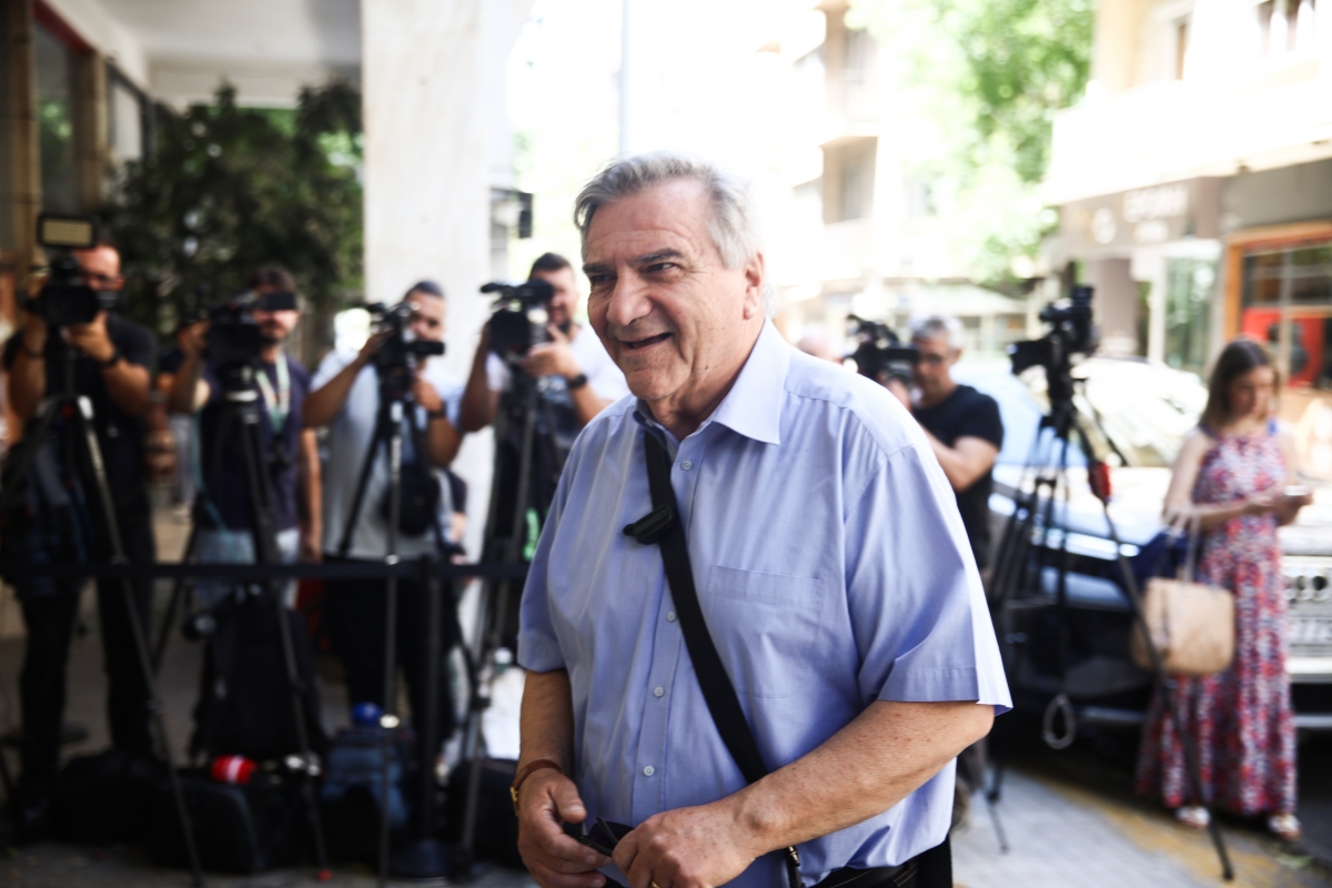«Κακομοίρηδες» versus «Εμίρηδες»: Η αιχμηρή απάντηση του Χάρη Καστανίδη στον Χάρη Θεοχάρη