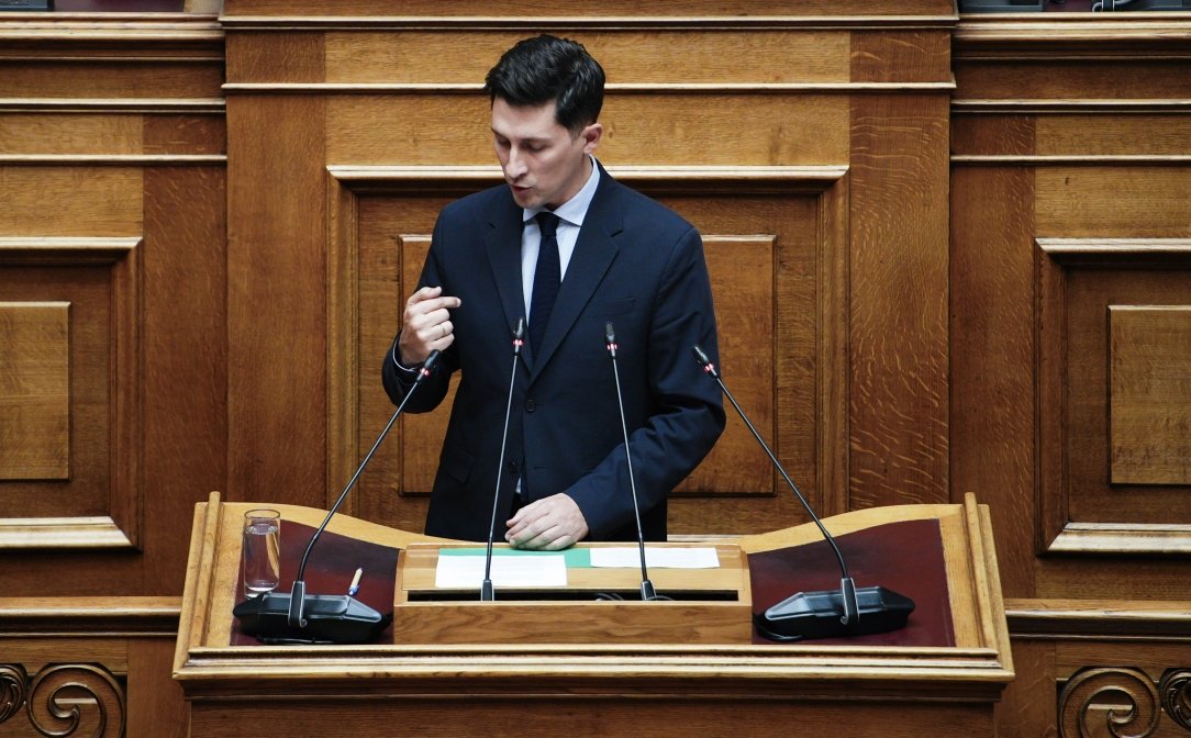 Η αμήχανη άμυνα της Κεραμέως και οι αλήθειες του Χρηστίδη για το επίδομα ανεργίας